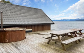 4 Bedroom Nice Home In Midsund